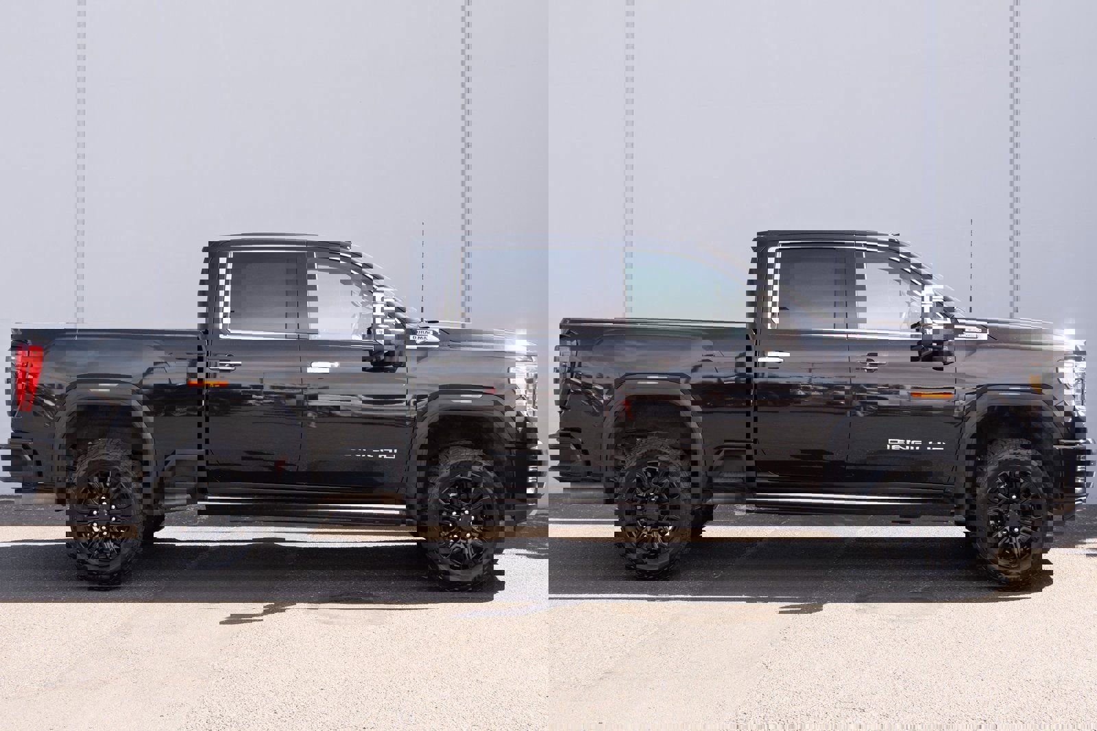 Used 2023 GMC Sierra 3500 Denali w/ Denali Black Diamond Edition image 32