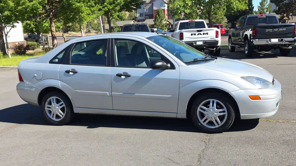Used 2003 Ford Focus SE FWD image 2