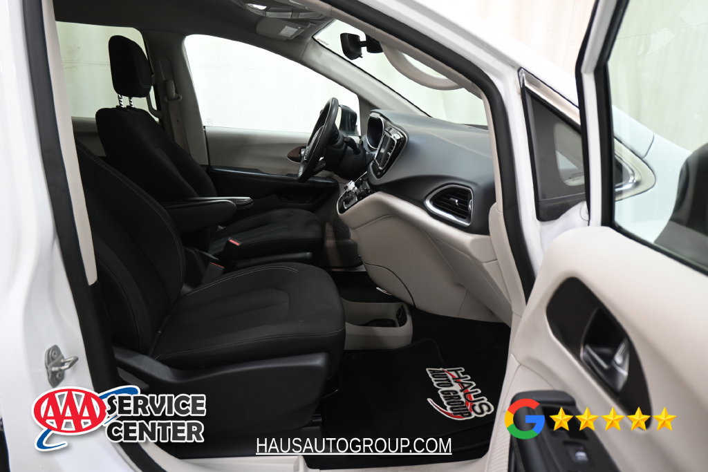 Used 2023 Chrysler Voyager LX FWD image 8