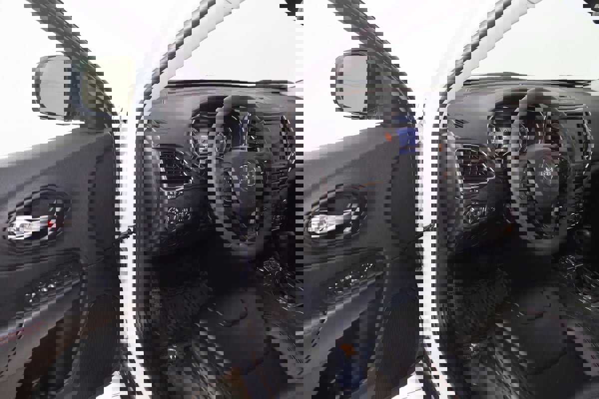 Used 2022 Jeep Cherokee Trailhawk w/ Comfort/Convenience Group image 43