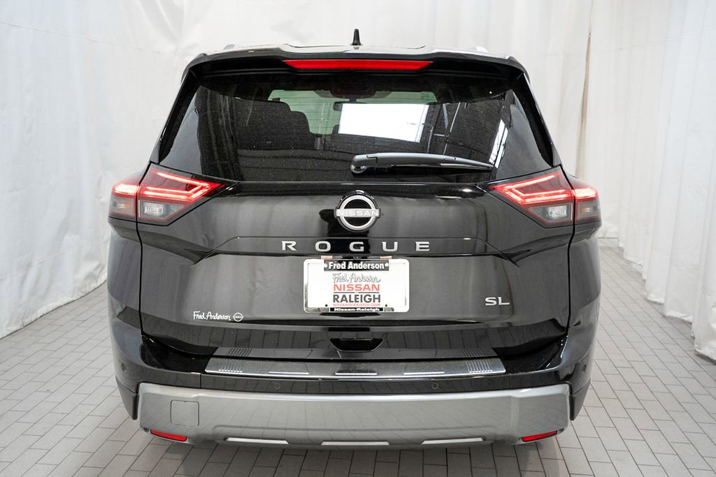 Certified 2025 Nissan Rogue SL image 4
