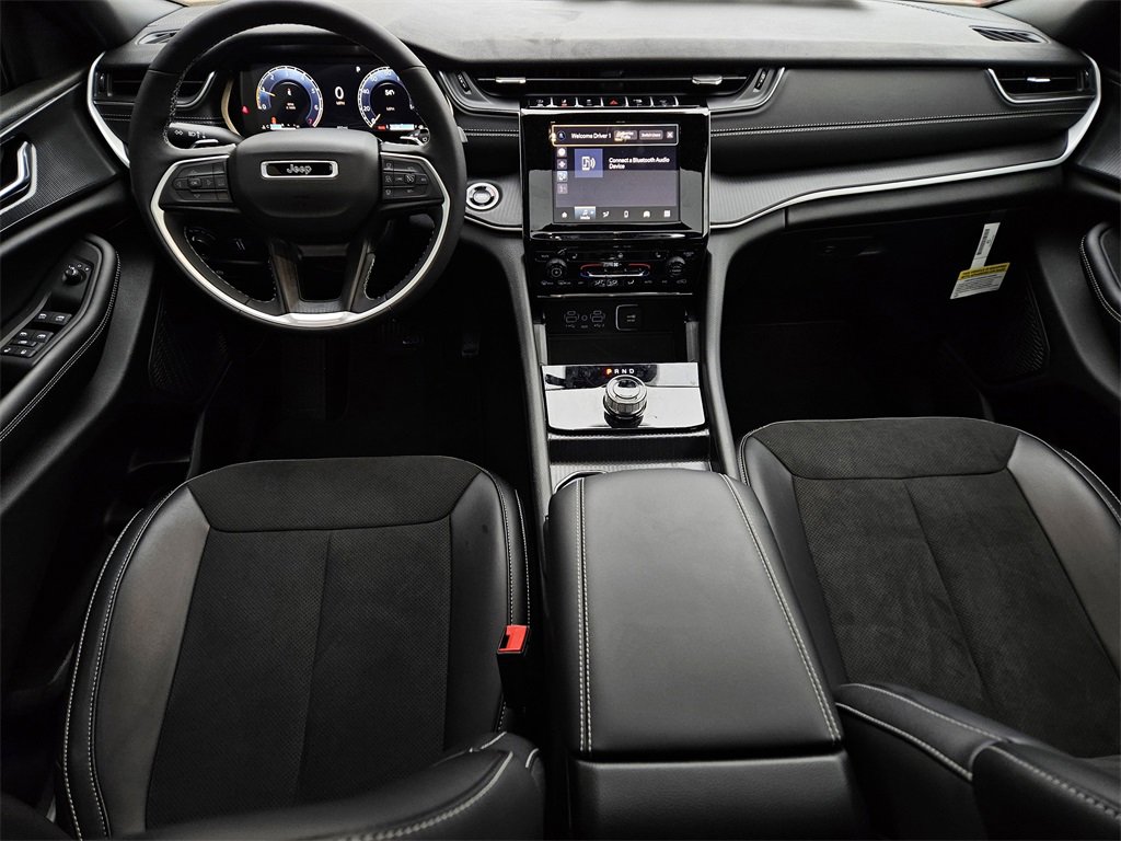 New 2025 Jeep Grand Cherokee Altitude image 11