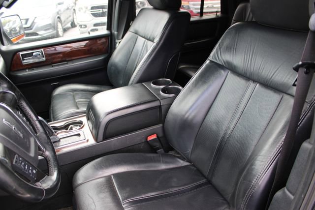 Used 2016 Lincoln Navigator L Select RWD image 5