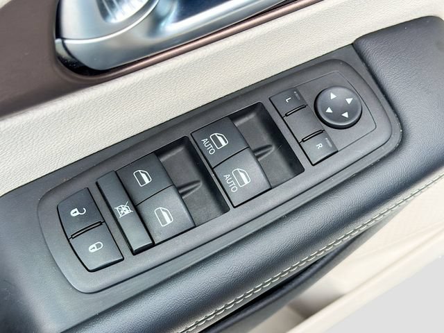 Used 2023 Chrysler Voyager LX FWD image 18