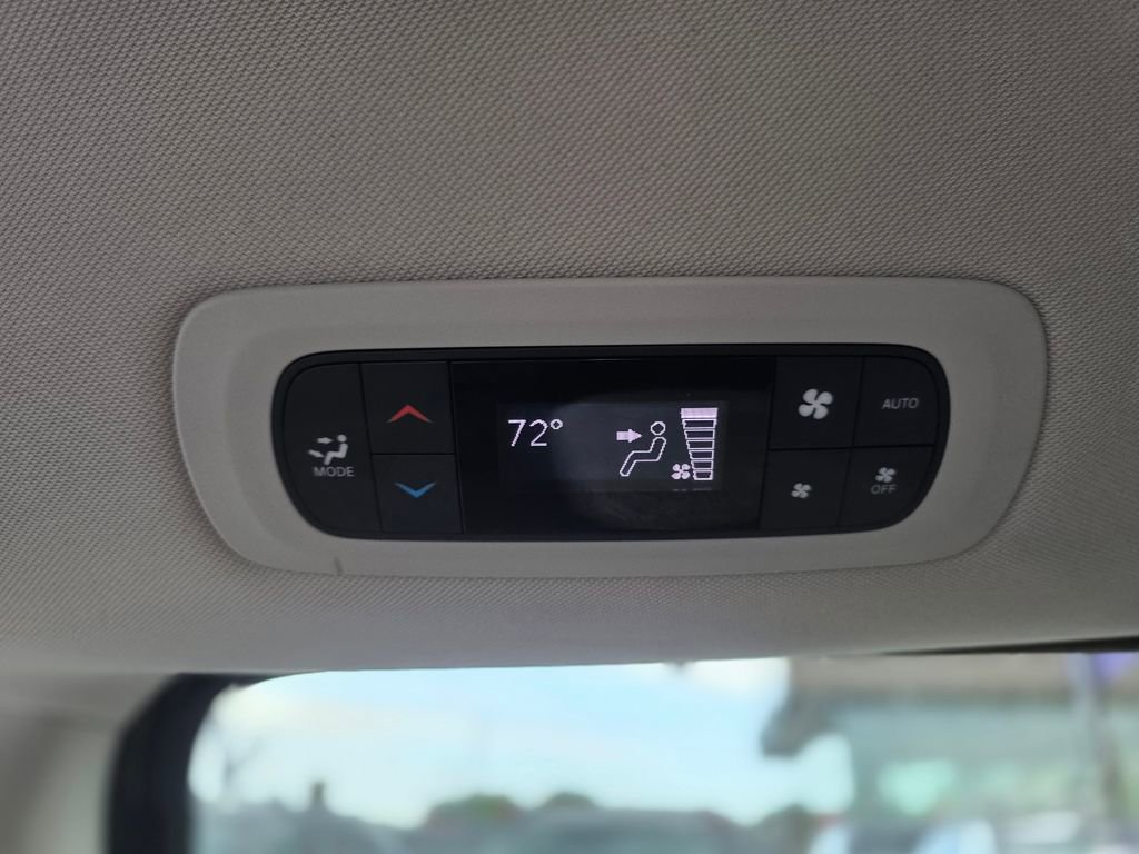 Used 2020 Chrysler Pacifica Touring-L image 17