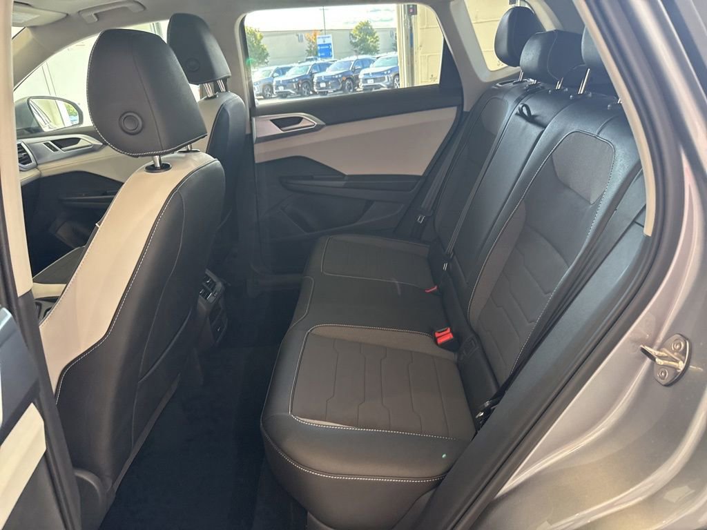 New 2025 Volkswagen Taos SE image 17