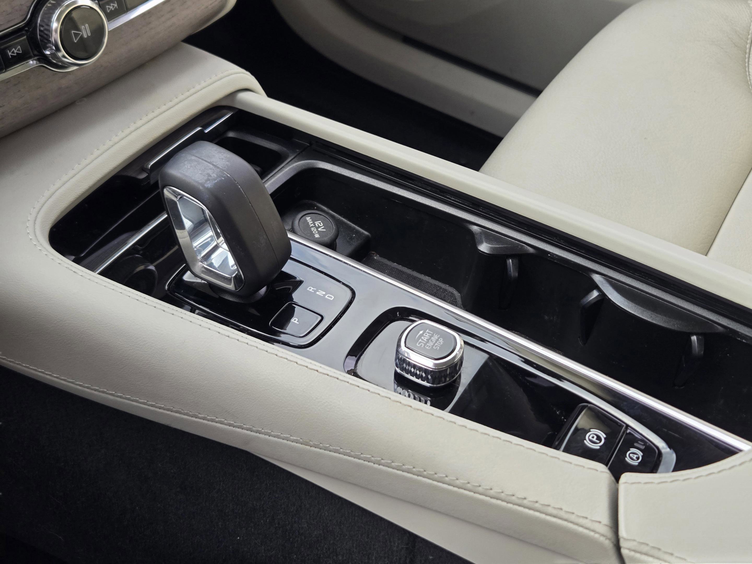 Used 2023 Volvo XC90 T8 Plus w/ Protection Package Premier AWD/4WD image 18