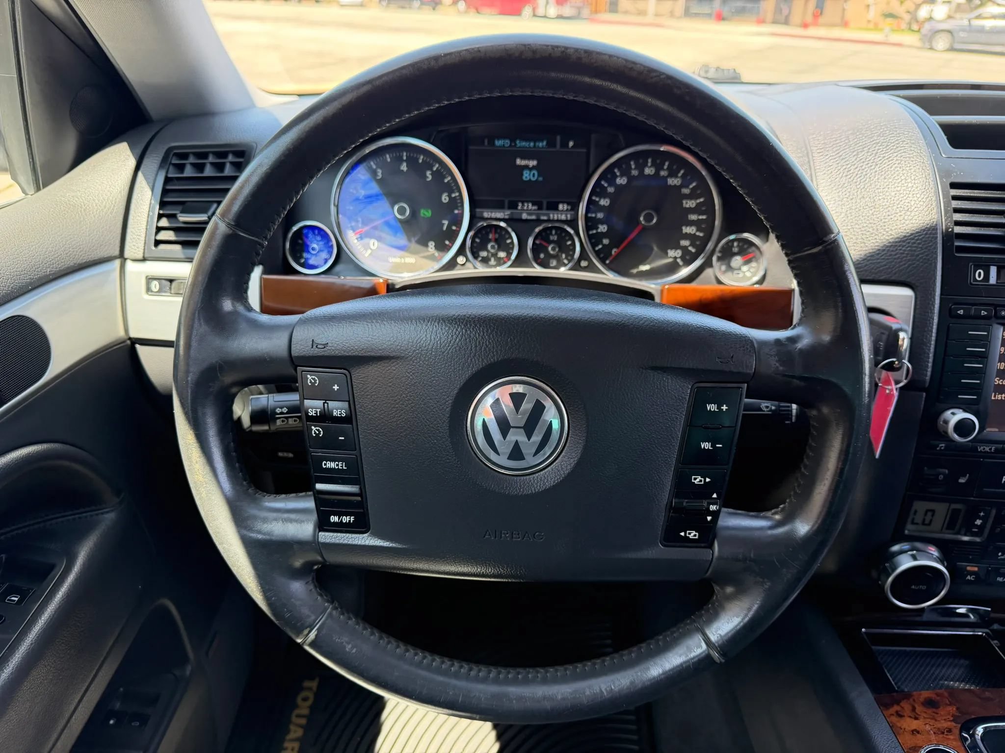 Used 2008 Volkswagen Touareg V6 AWD/4WD image 11