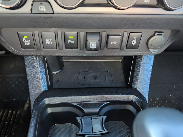 Used 2020 Toyota Tacoma TRD Off-Road w/ TRD Premium Off Road Package AWD/4WD image 16