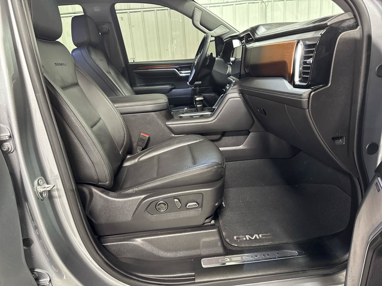 Used 2024 GMC Sierra 1500 Denali w/ Denali Reserve Package AWD/4WD image 11