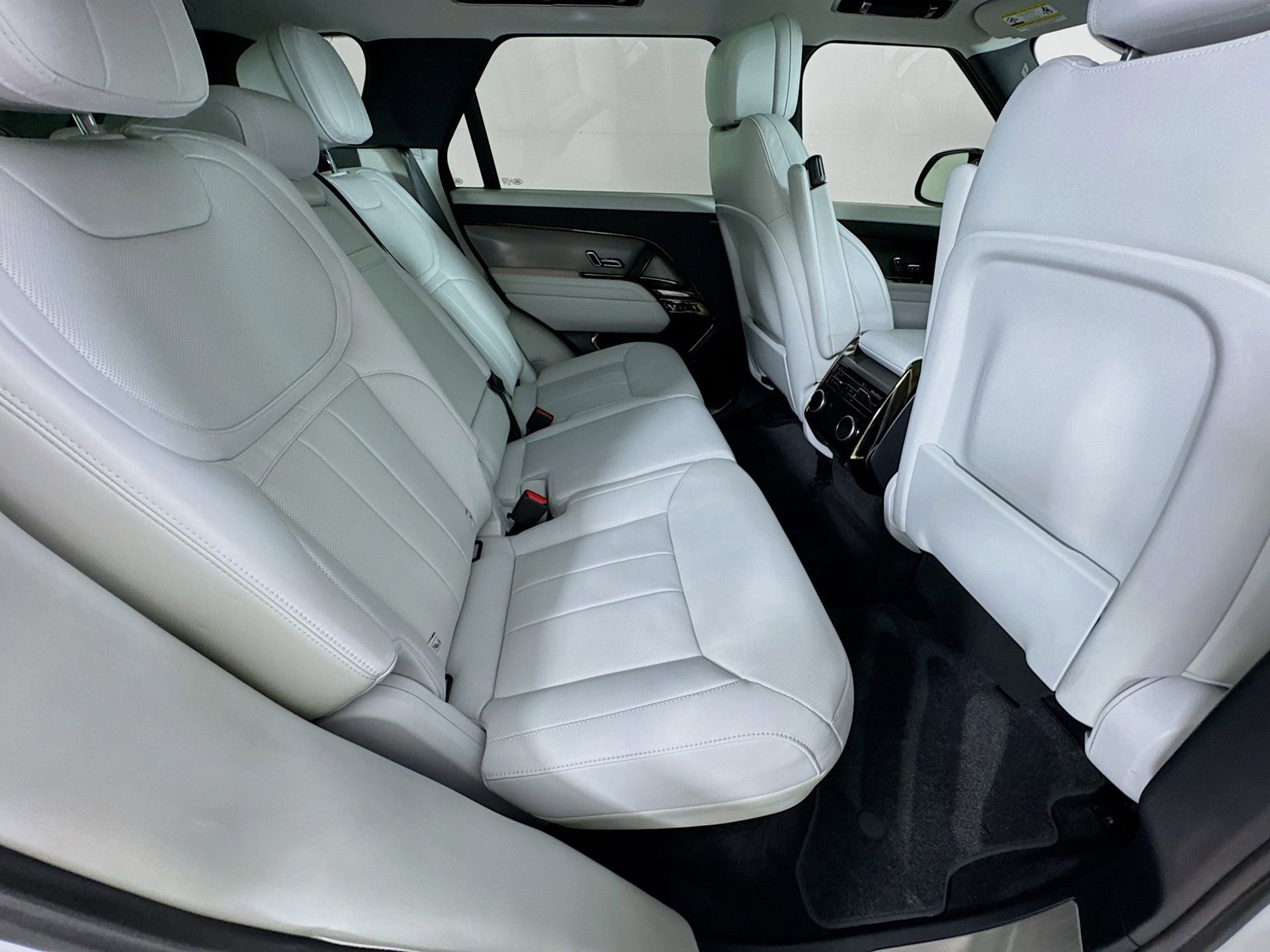 Used 2024 Land Rover Range Rover Sport SE AWD/4WD image 28