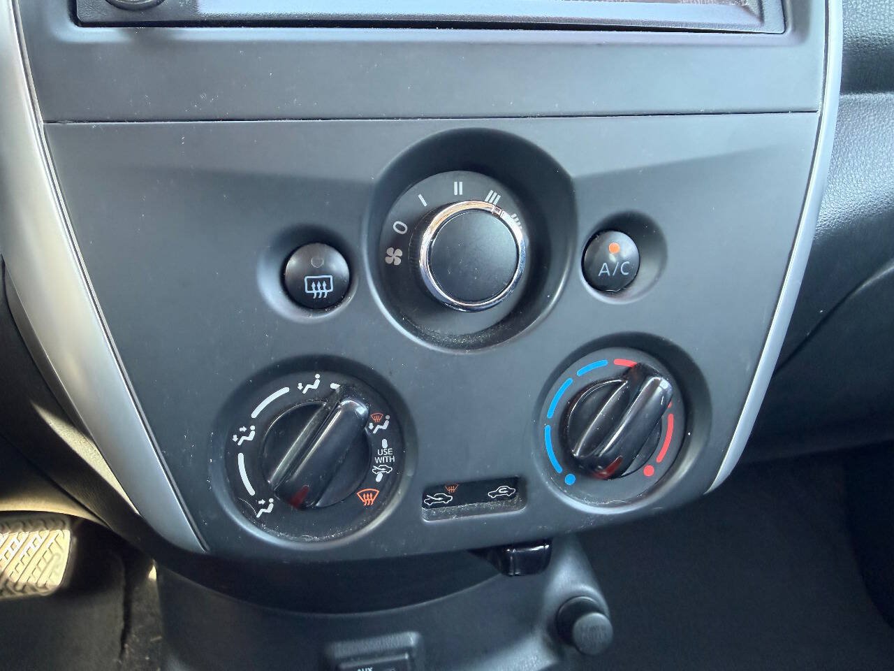 Used 2019 Nissan Versa SV FWD image 18