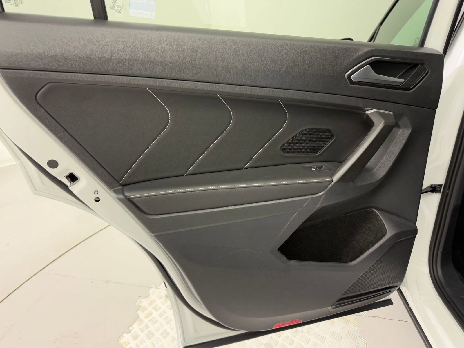 Used 2024 Volkswagen Tiguan SE R-Line image 27