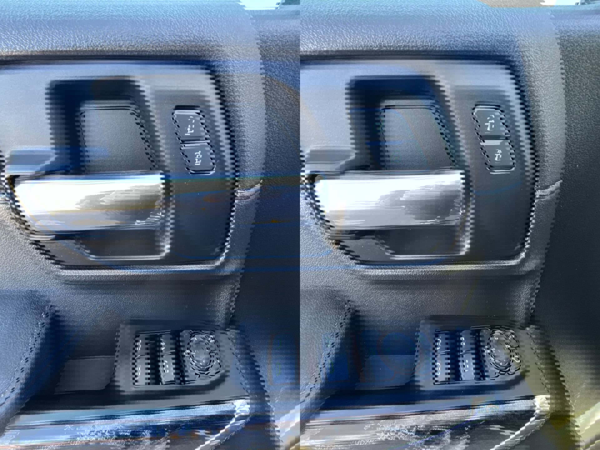 Certified 2019 Chevrolet Silverado 1500 LT w/ All-Star Edition image 23