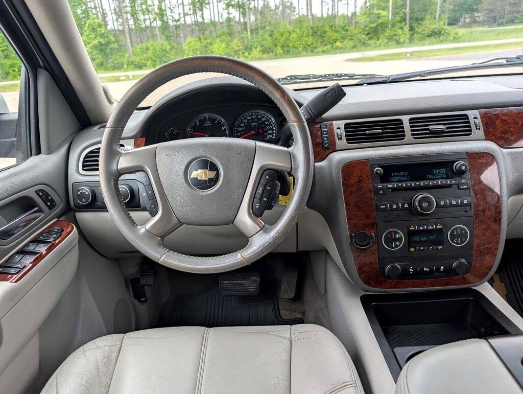 Used 2012 Chevrolet Suburban LT w/ Luxury Package image 12