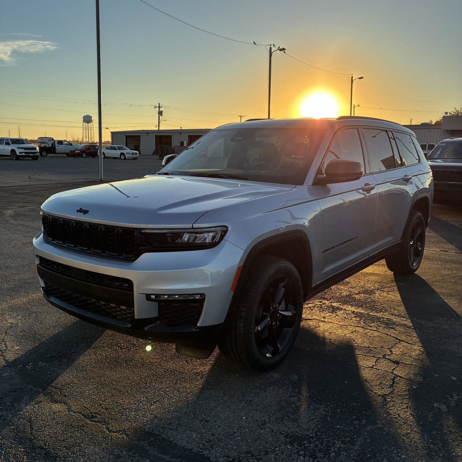 New 2025 Jeep Grand Cherokee L Limited w/ Black Appearance Package video 1