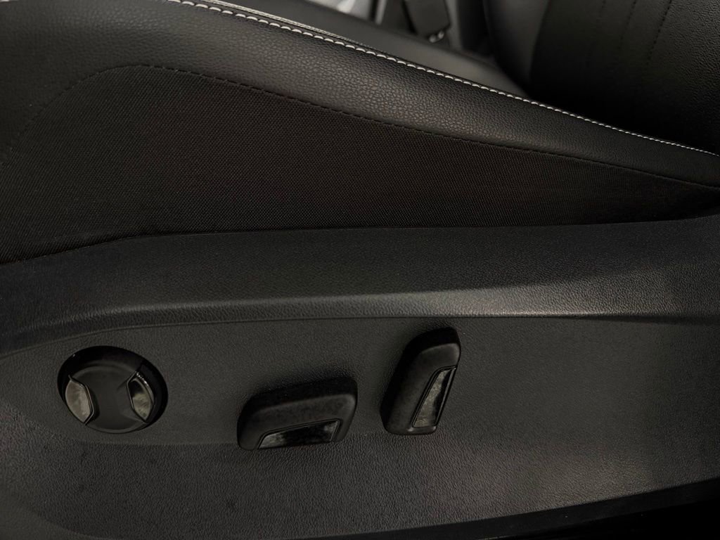 Used 2022 Volkswagen Tiguan SE R-Line image 22