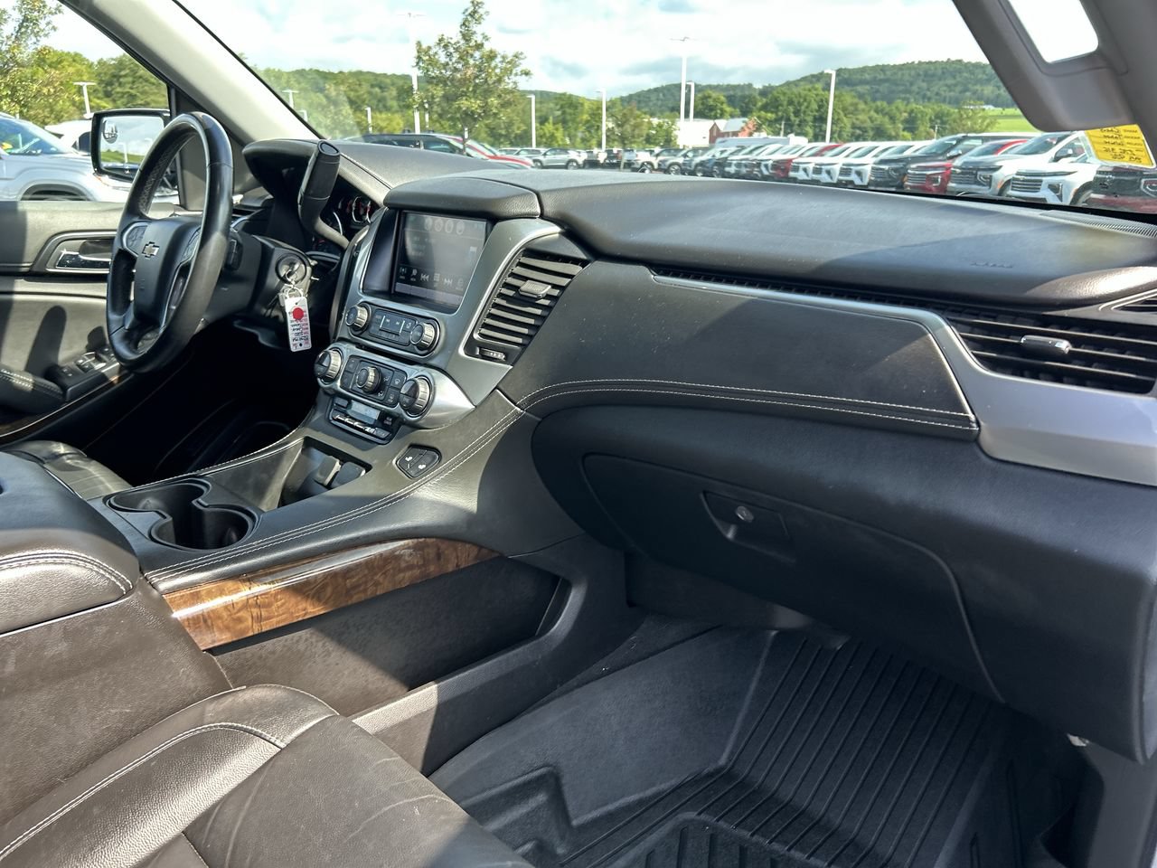 Used 2020 Chevrolet Tahoe LT w/ Off-Road Package AWD/4WD image 16