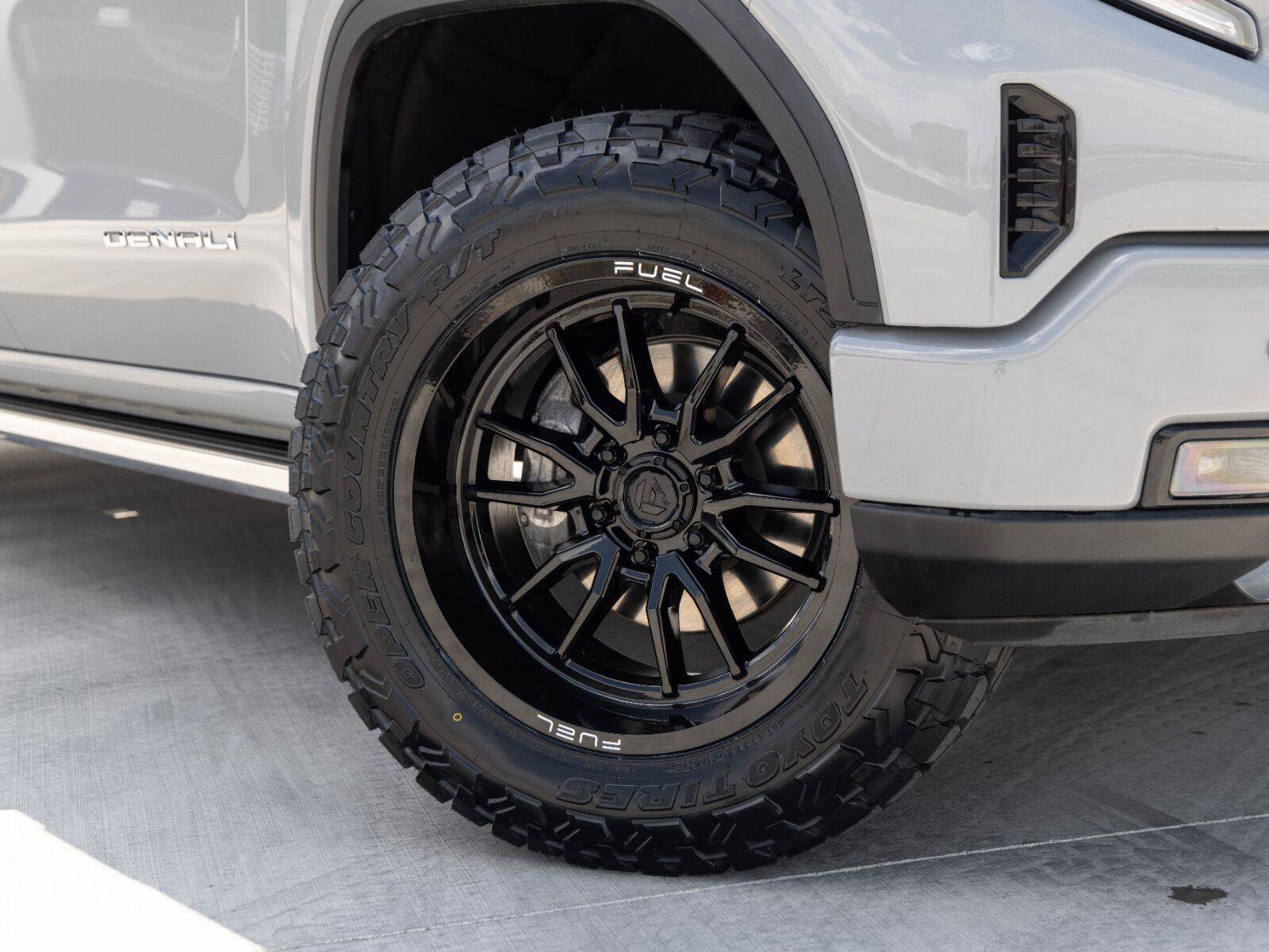 Used 2024 GMC Sierra 1500 Denali AWD/4WD image 4