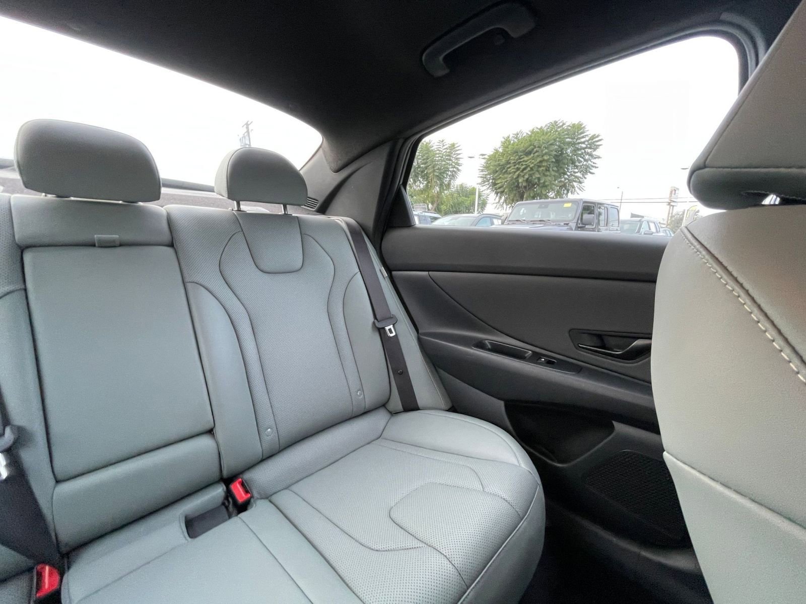 Used 2025 Hyundai Elantra Limited image 37