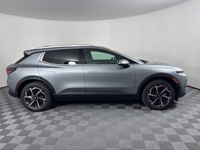 New 2026 Chevrolet Equinox EV LT image 2