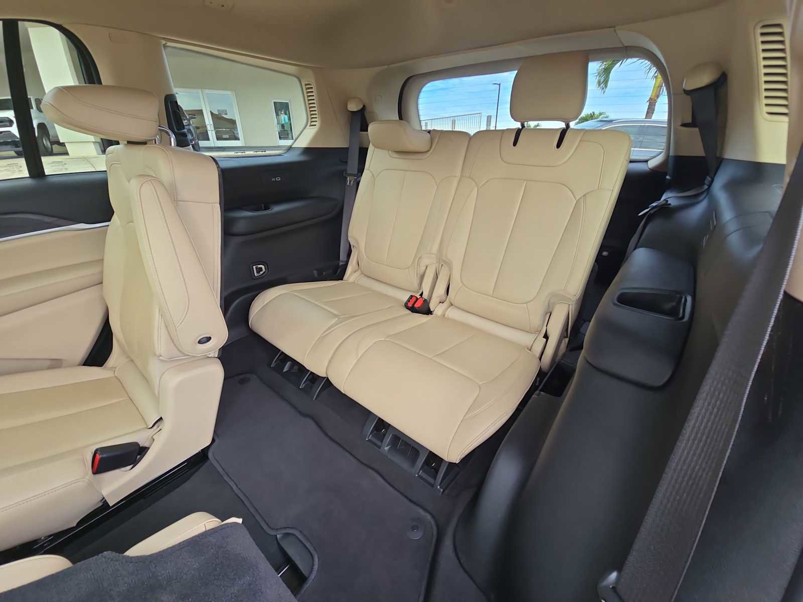 Used 2022 Jeep Grand Cherokee L Limited AWD/4WD image 27