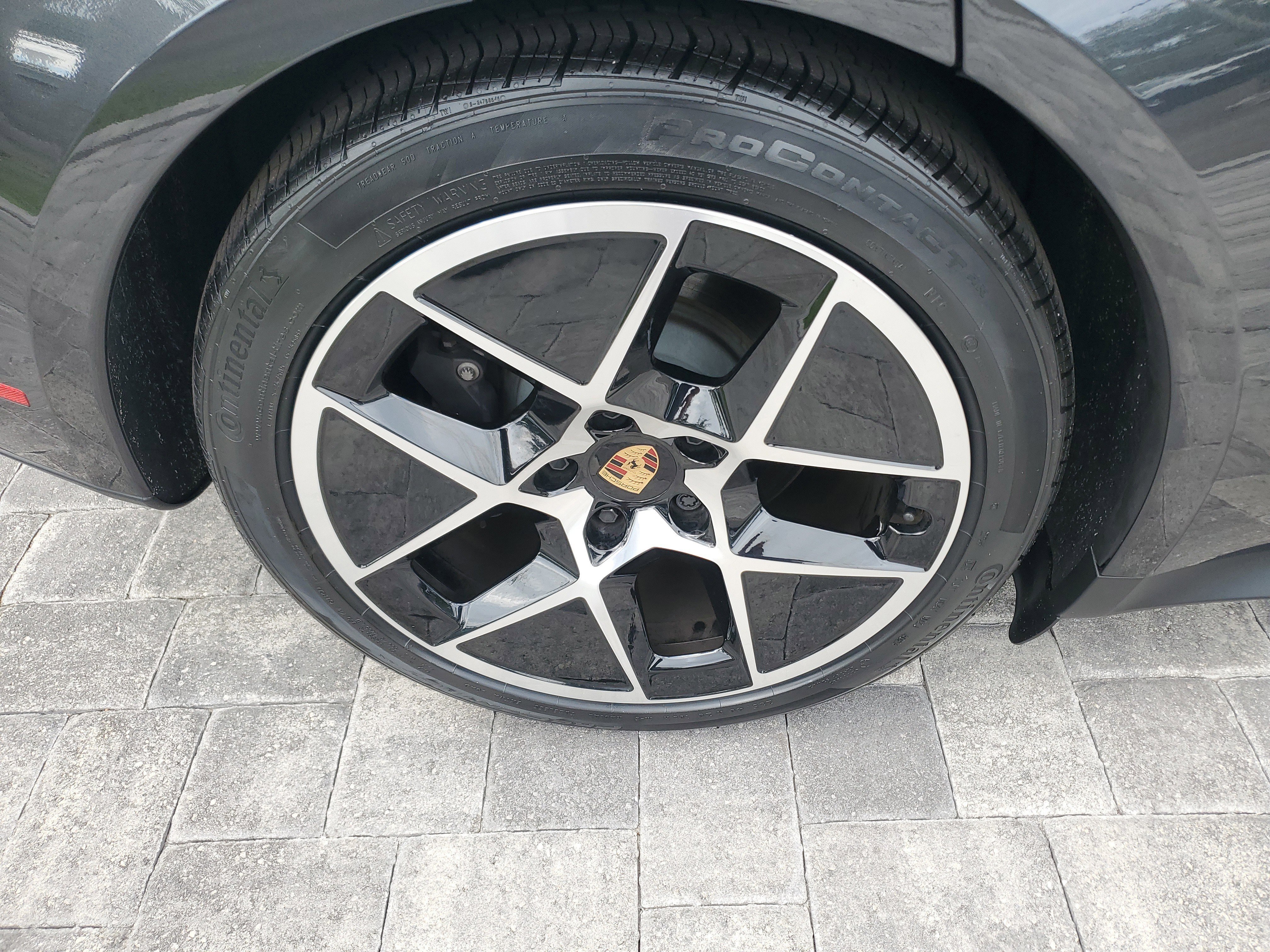 Used 2025 Porsche Taycan image 7