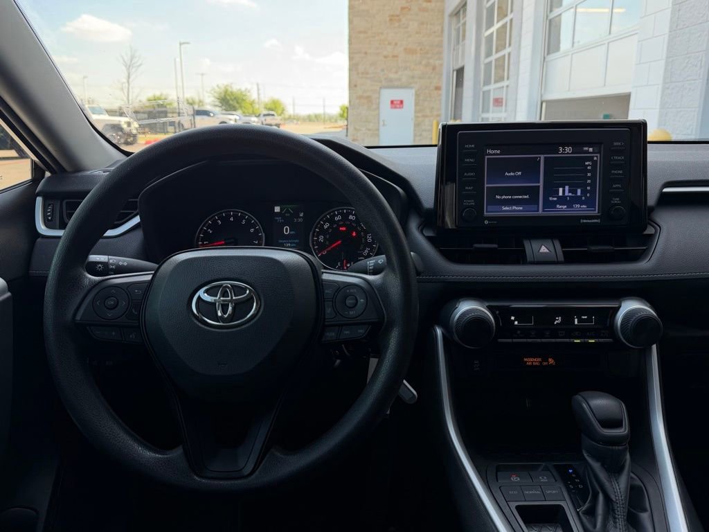 Used 2022 Toyota RAV4 LE image 5