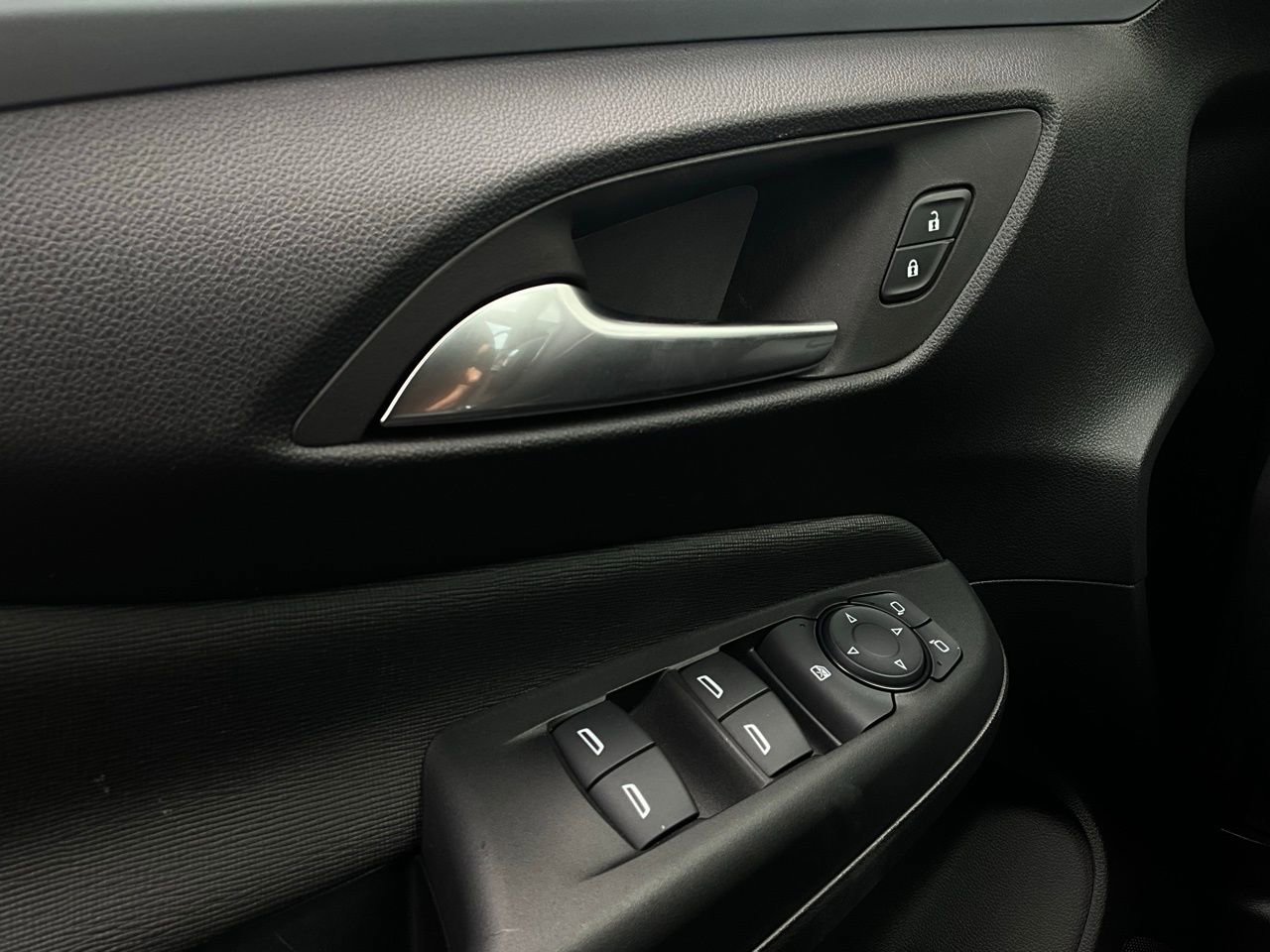 Used 2025 Buick Envista Preferred image 19