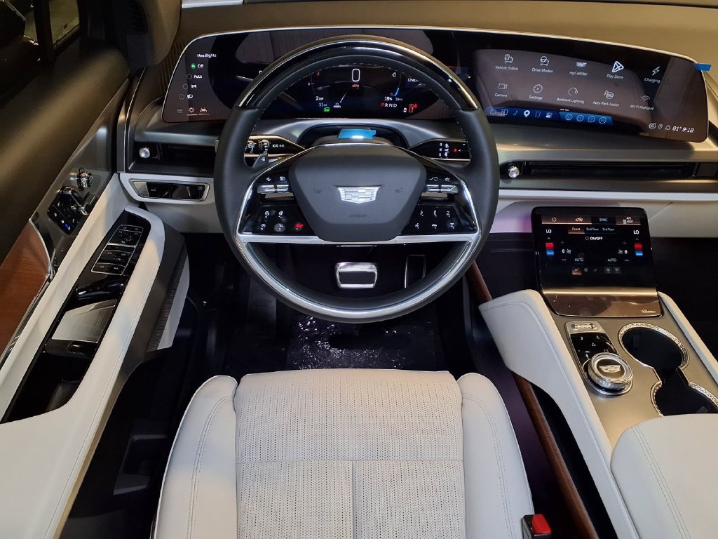 New 2027 Cadillac Vistiq Sport AWD/4WD image 14