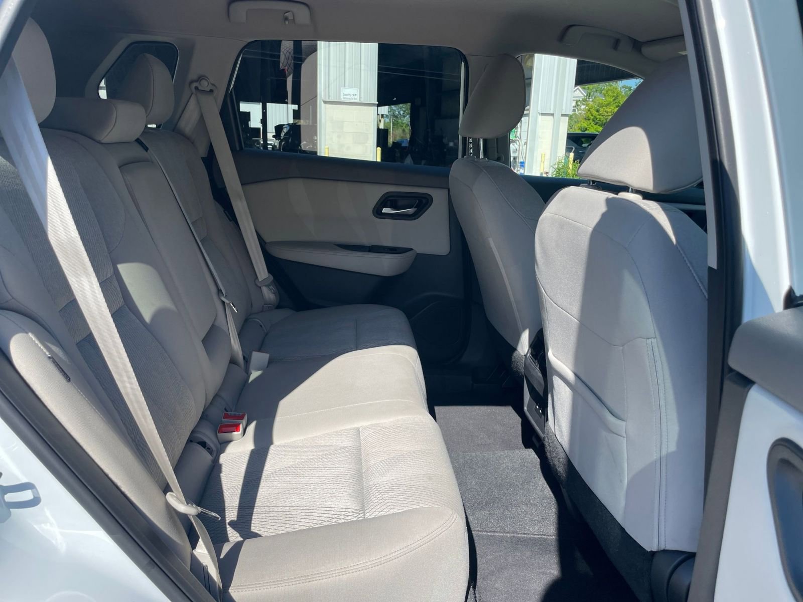 Used 2025 Nissan Rogue SV FWD image 28