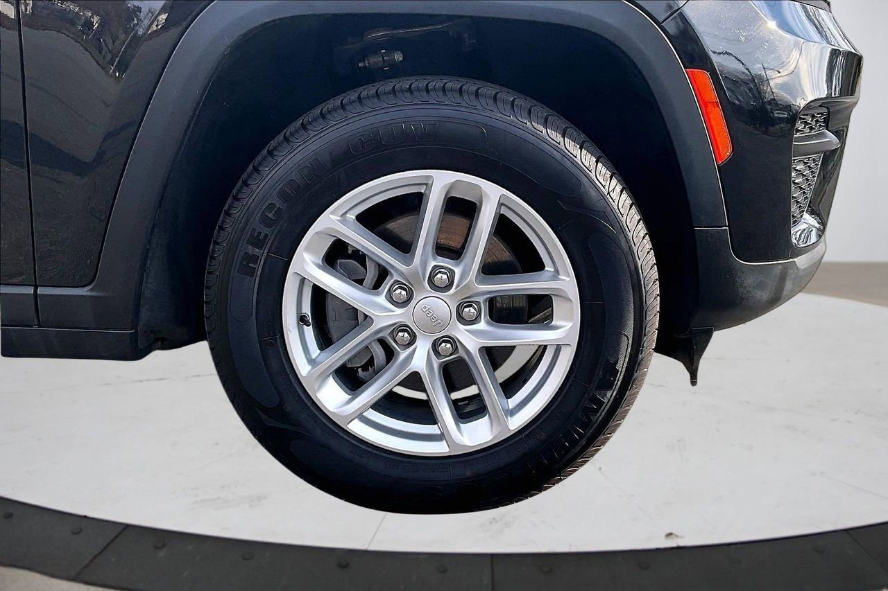 Certified 2023 Jeep Grand Cherokee Laredo X image 35
