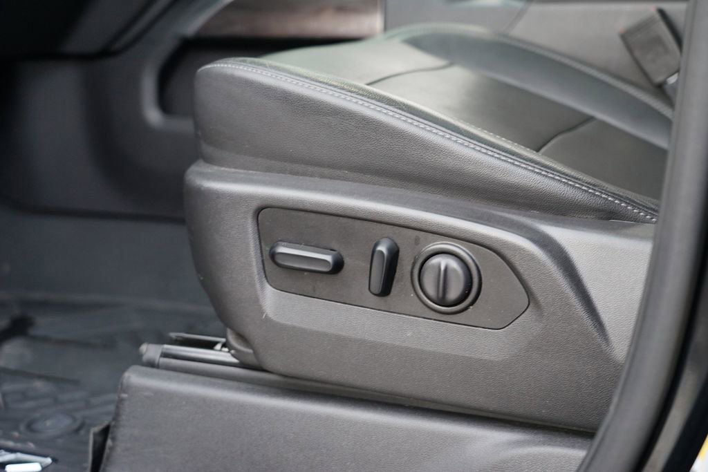 Used 2020 Chevrolet Silverado 1500 LTZ w/ LTZ Premium Package image 16