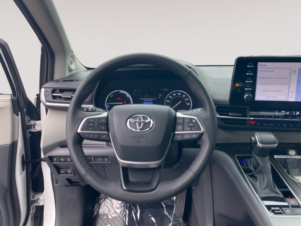Used 2024 Toyota Sienna Limited image 12