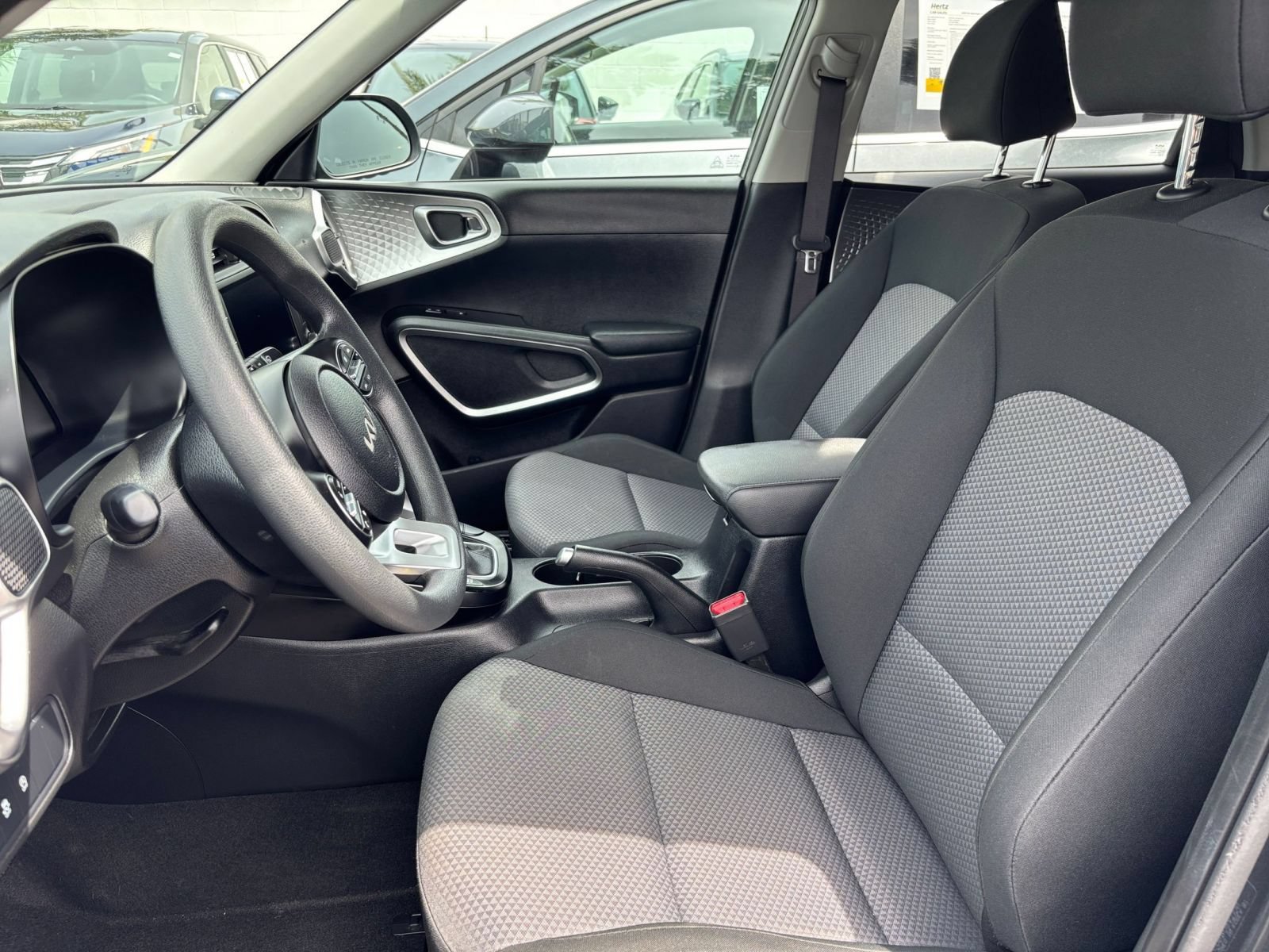 Used 2025 Kia Soul LX w/ LX Technology Package FWD image 24