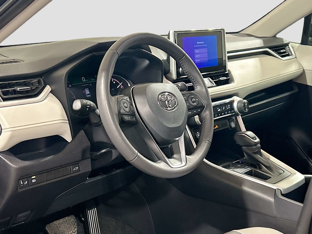 Used 2025 Toyota RAV4 XLE Premium FWD image 8