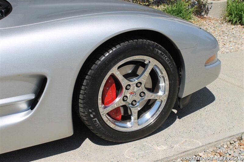 Used 2002 Chevrolet Corvette Coupe w/ Preferred Equipment Group2 RWD image 25