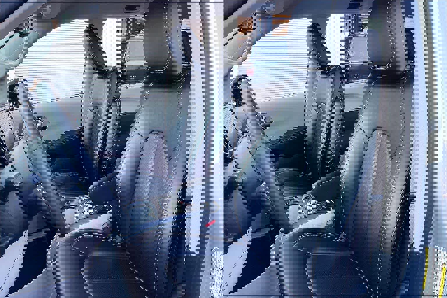 Used 2024 Chrysler Pacifica Touring-L image 8