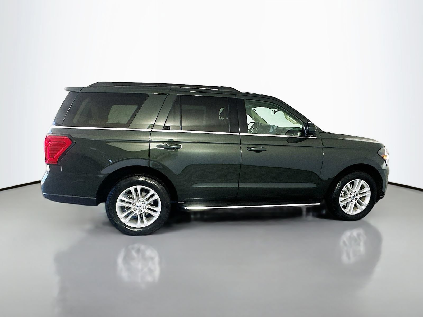 Used 2022 Ford Expedition XLT AWD/4WD image 8