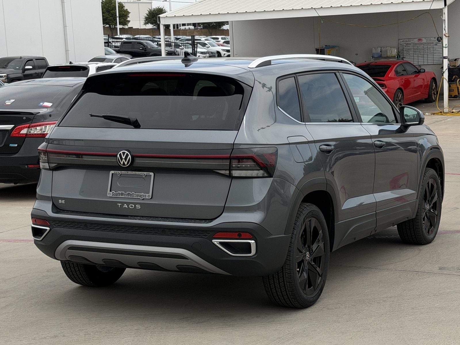 New 2026 Volkswagen Taos SE FWD image 4