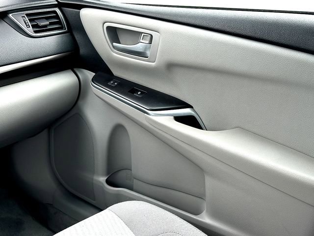 Used 2017 Toyota Camry LE image 25