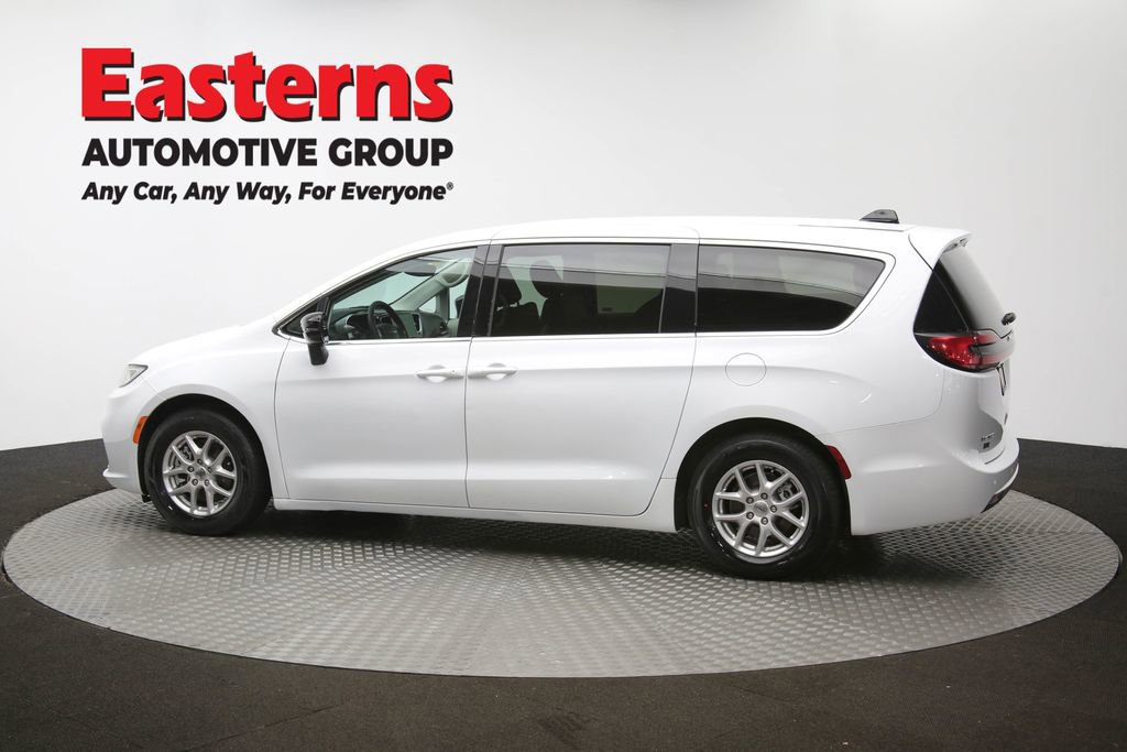 Used 2024 Chrysler Pacifica Touring-L image 60