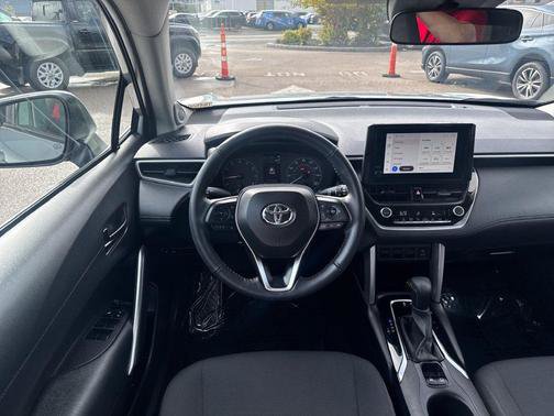 Used 2023 Toyota Corolla Cross LE w/ Moonroof Package AWD/4WD image 12