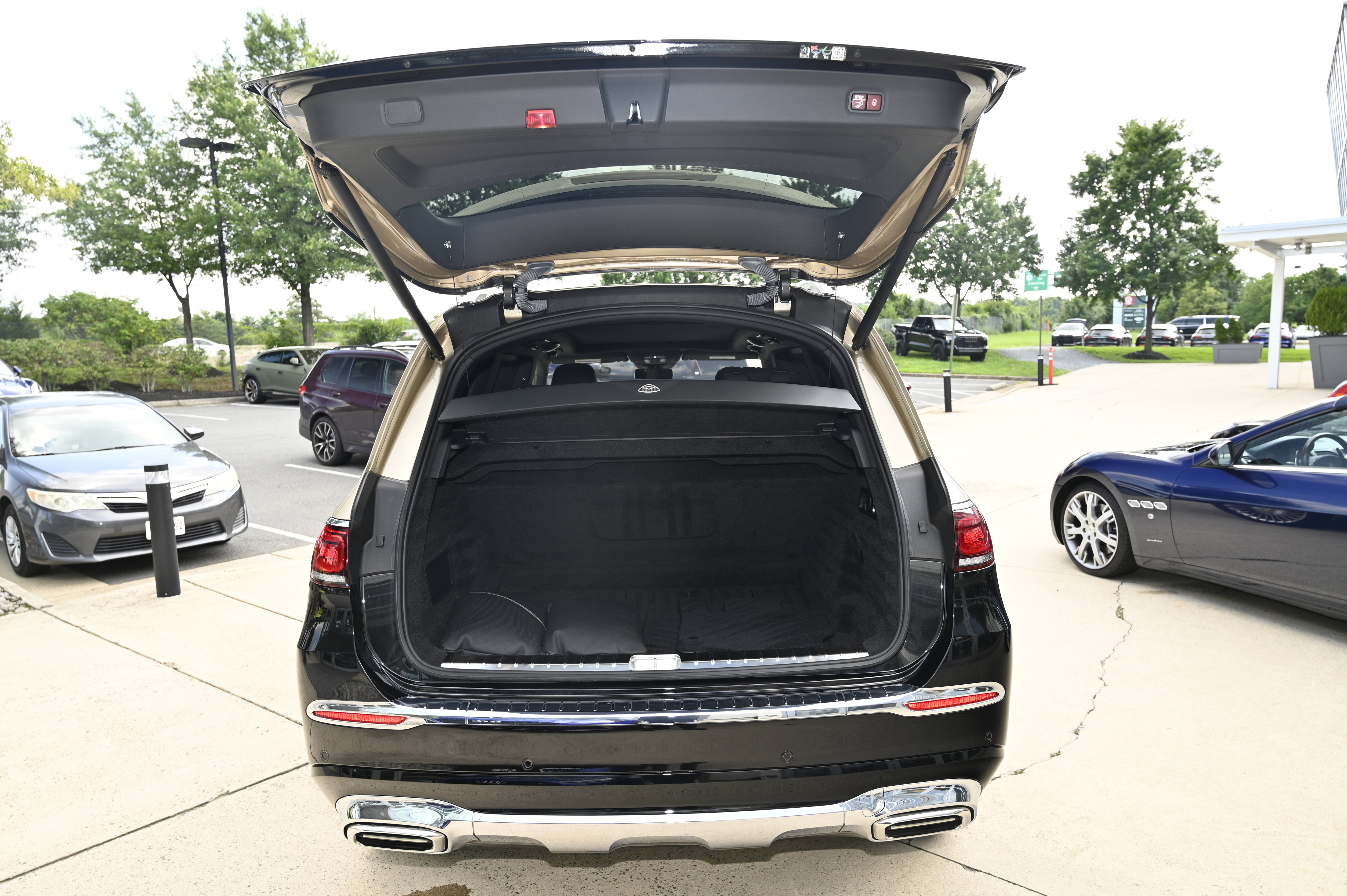 Used 2023 Mercedes-Benz Maybach GLS 600 4MATIC image 49