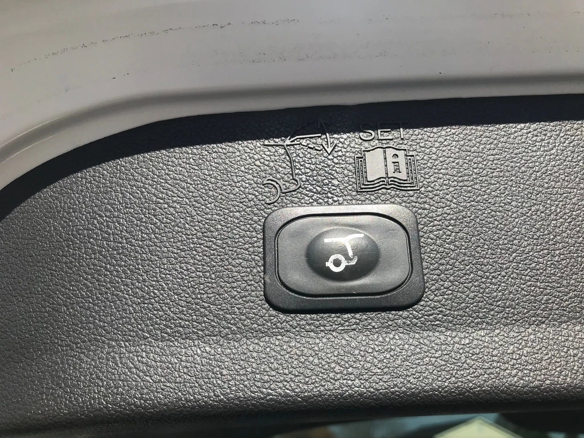 Used 2018 Ford Escape SEL w/ Ford Safe & Smart Package image 37