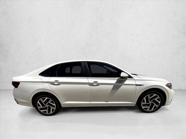 Used 2024 Volkswagen Jetta SEL FWD image 3