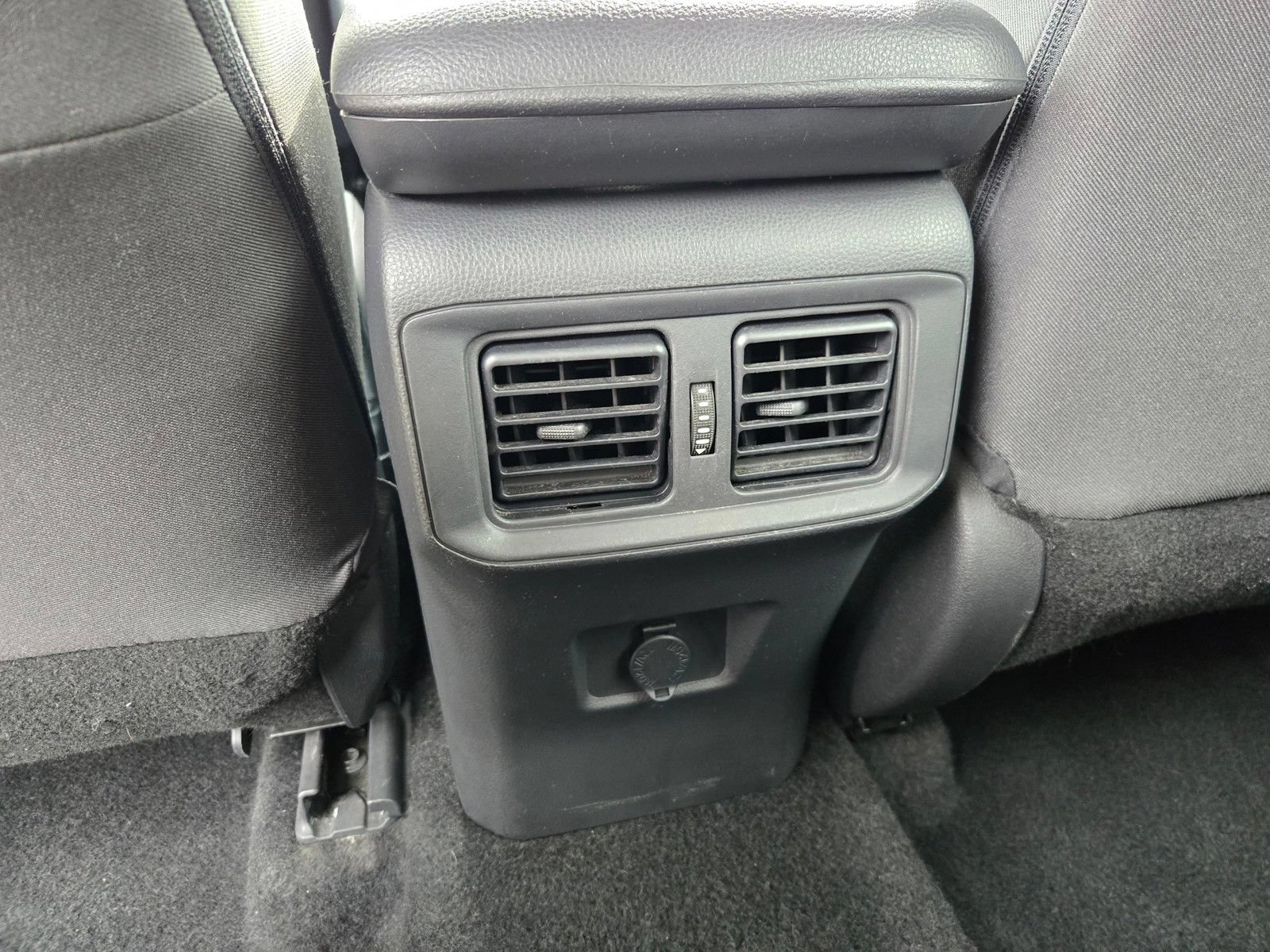Used 2024 Toyota RAV4 LE AWD/4WD image 11