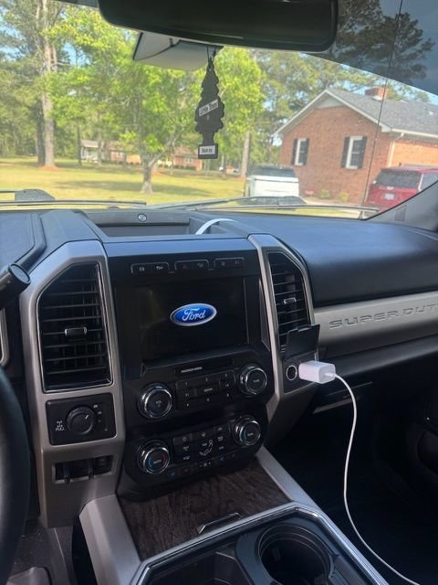 Used 2019 Ford F250 Lariat w/ Lariat Ultimate Package image 3