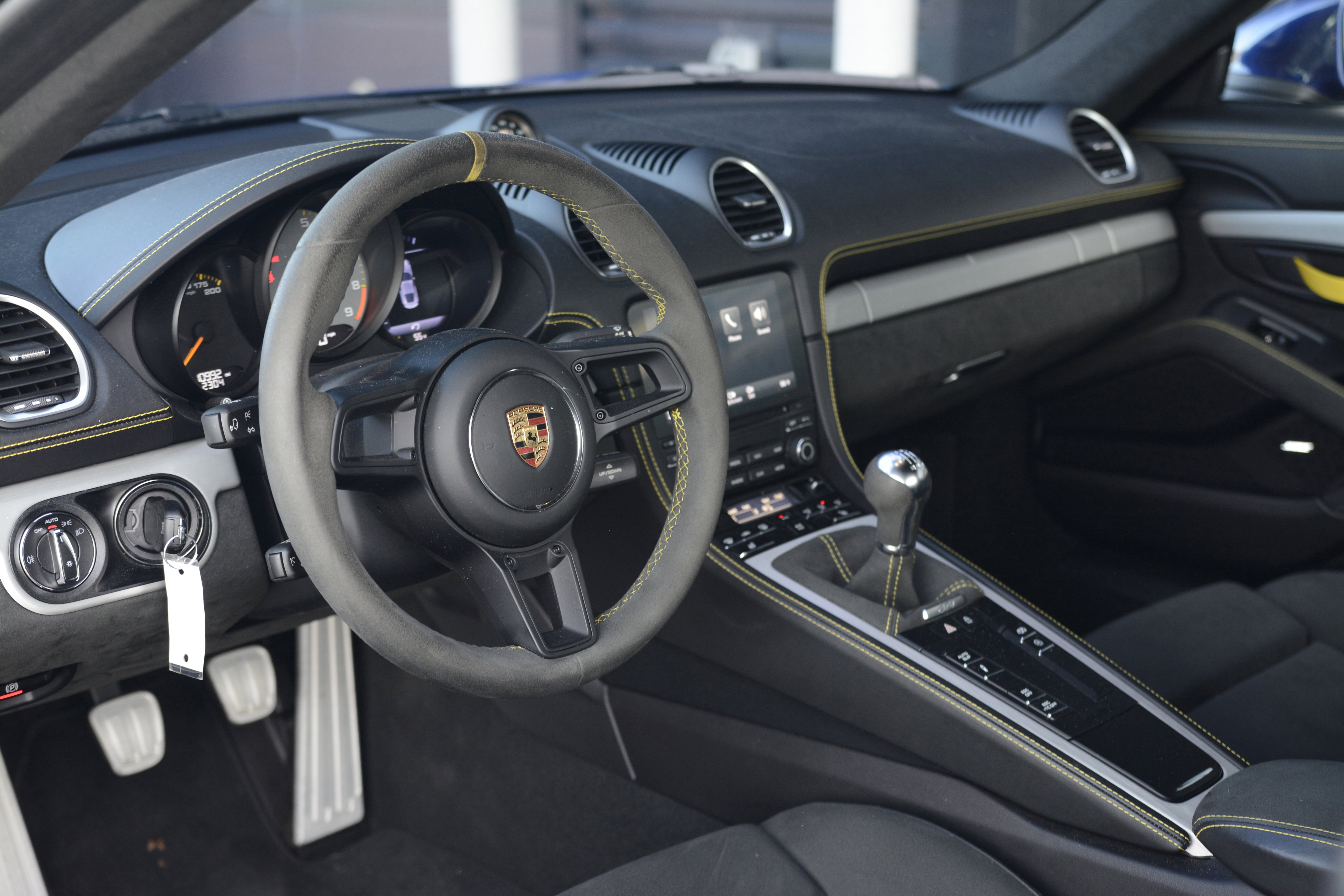 Certified 2022 Porsche 718 Cayman GT4 RWD image 4