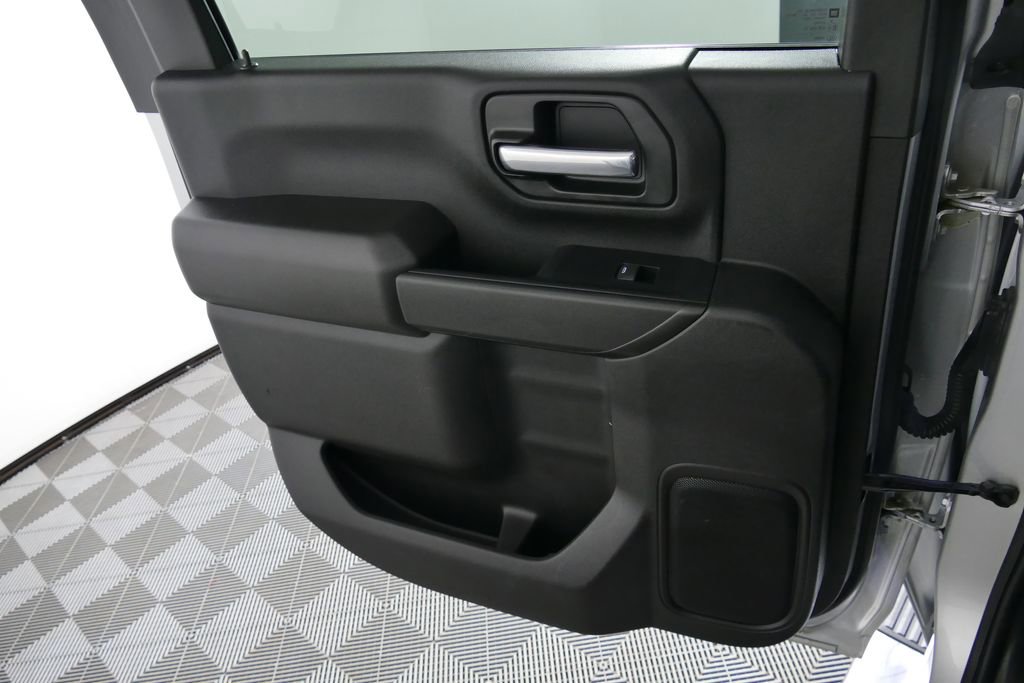 Used 2023 Chevrolet Silverado 2500 Custom w/ Custom Convenience Package image 3